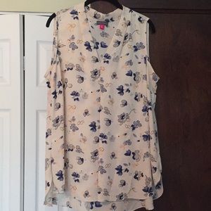 Vince Camuto floral top